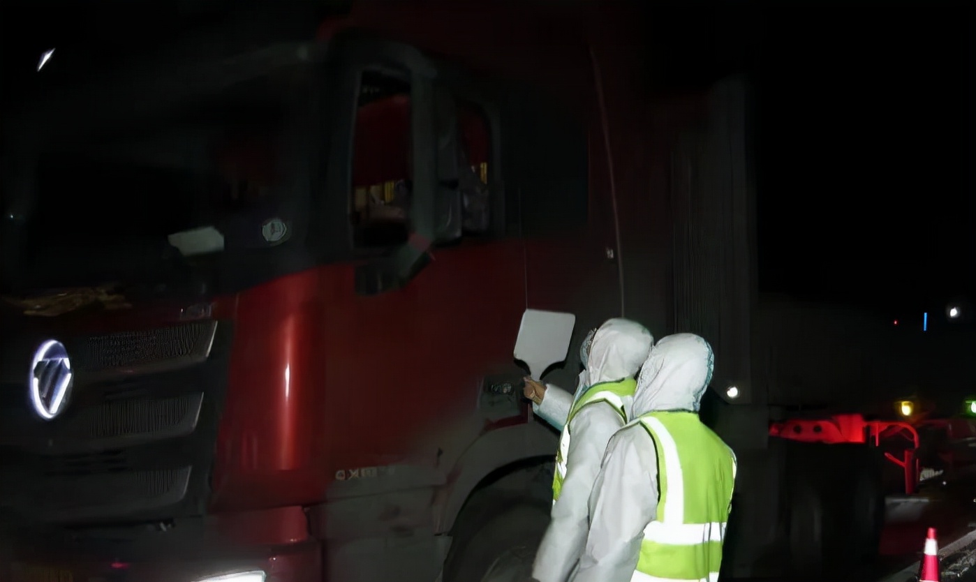 坚守抗疫一线的夫妻档,抗疫一线的夫妻