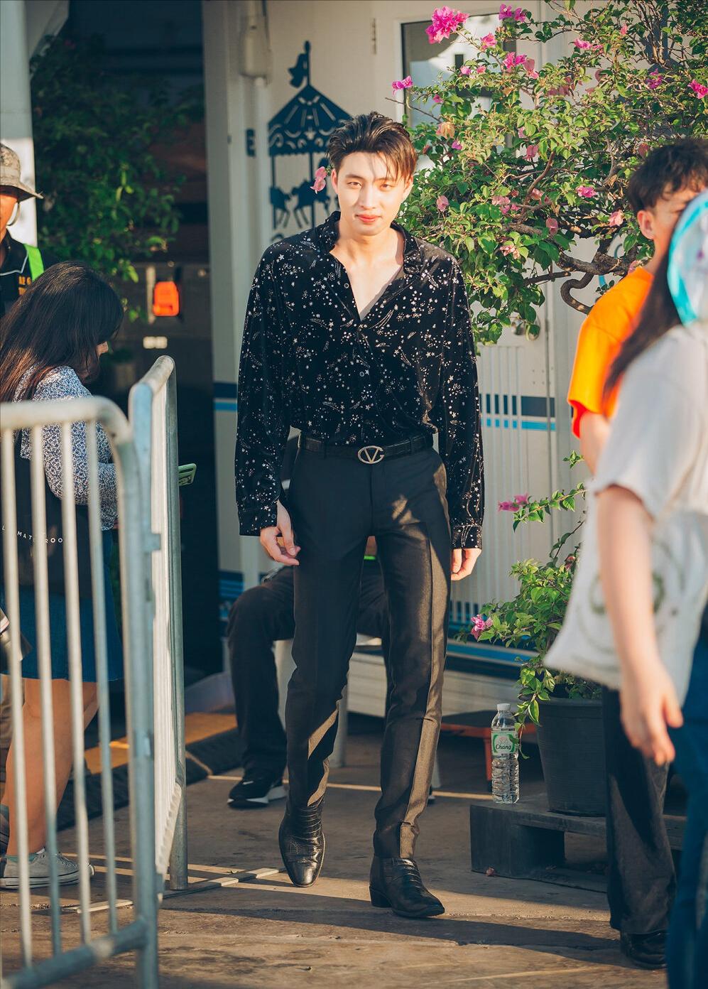 他泰韩系少年:关大爷洪34典型代表包包酷爱韩风穿搭