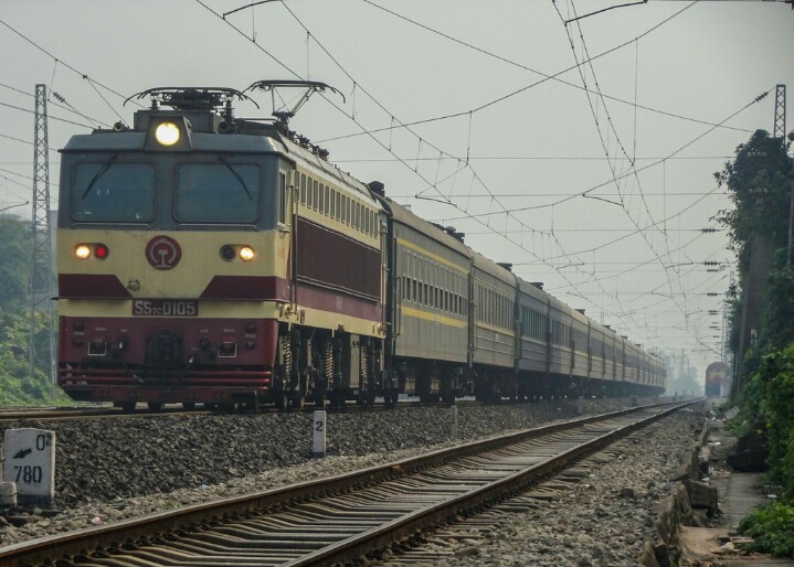 女子陪丈夫打工还清外债选择消失,为丈夫还债女子外出打工二年