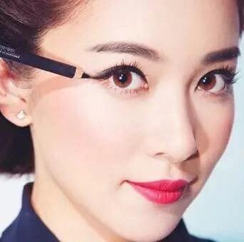 新手化妆的正确化妆顺序视频,化妆新手化妆的视频