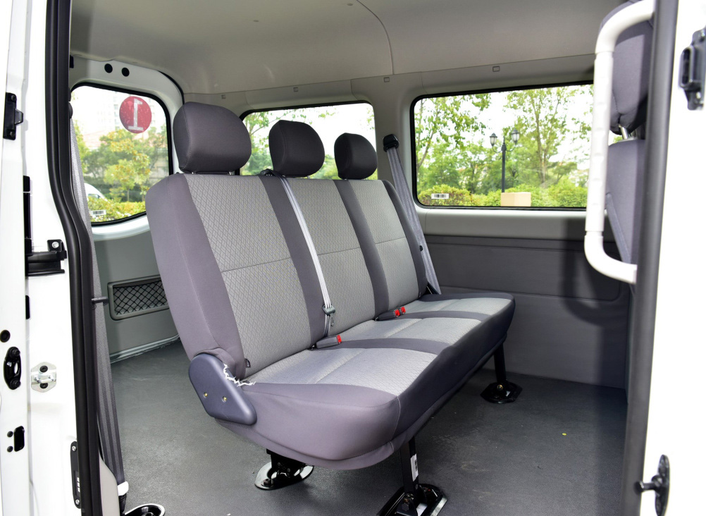 奔驰凌特2018款柴油,奔驰凌特2.1t柴油上路多少钱