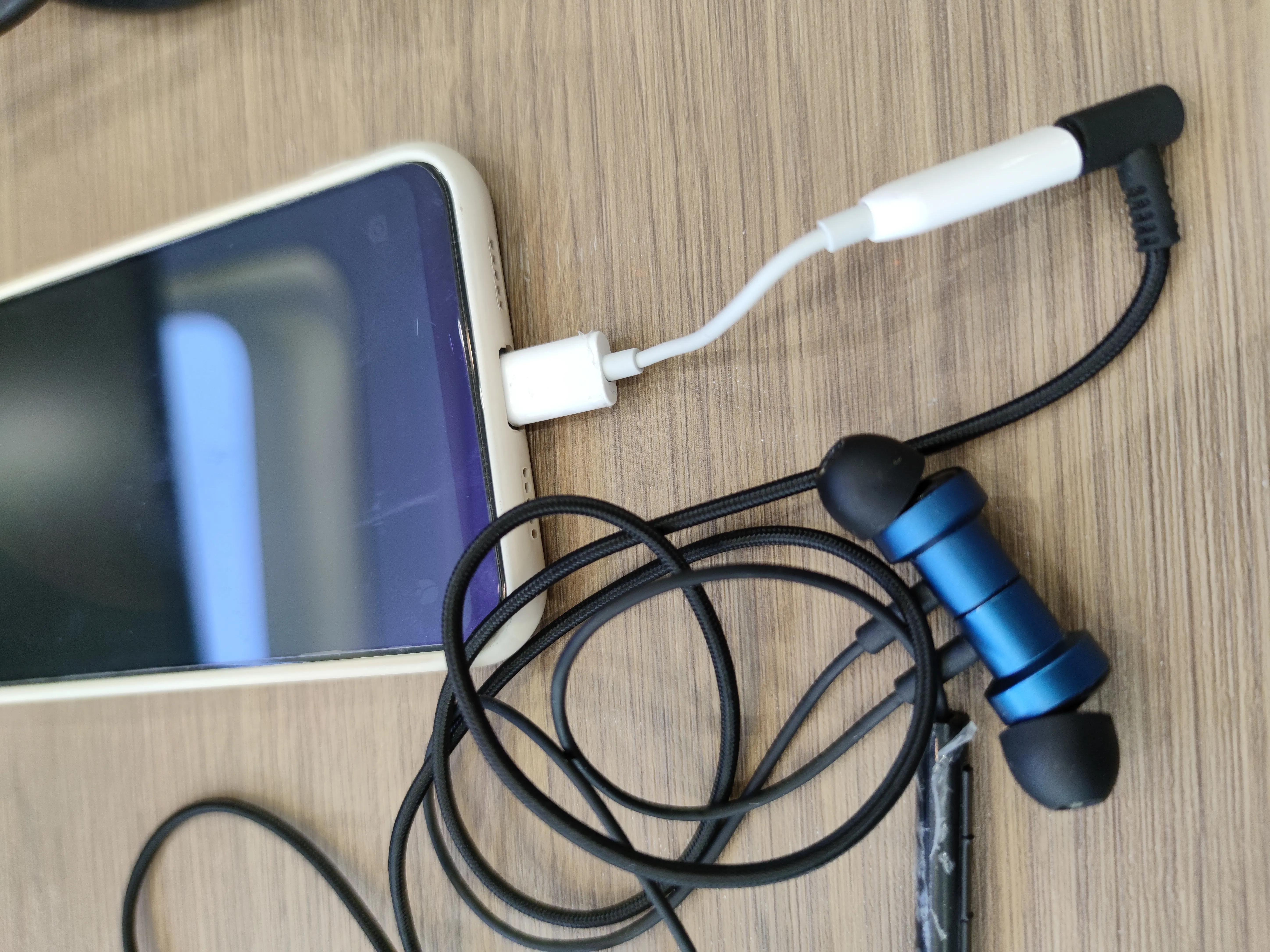 现在手机都取消耳机孔了吗,现在手机都不能用耳机了吗