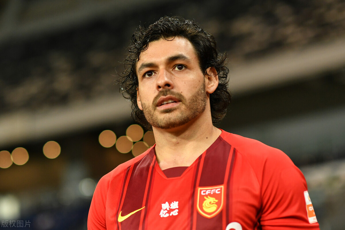 李铁在与阿曼一战中荒谬的换人，让我们看到了中国足球的底色