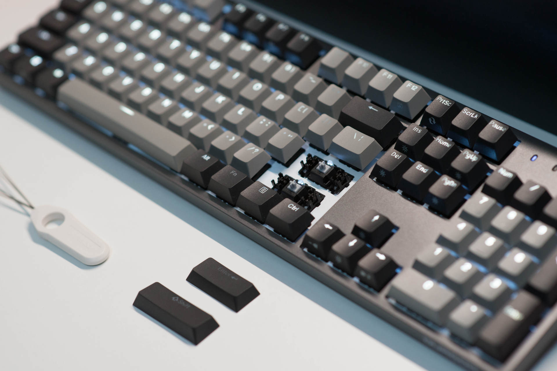 中端机械键盘王者轴体手感真实体验,青轴和银轴横评