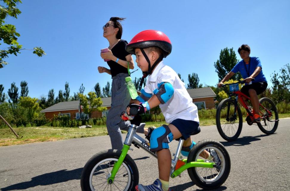孩子老说腰疼查不出毛病怎么回事,小孩说腰痛妈妈没理会