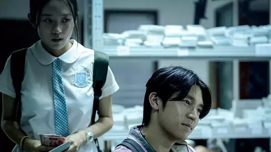 鍦ㄩ娓仛姘村,鍑虹敓鍦ㄩ娓敓娲诲湪骞夸笢