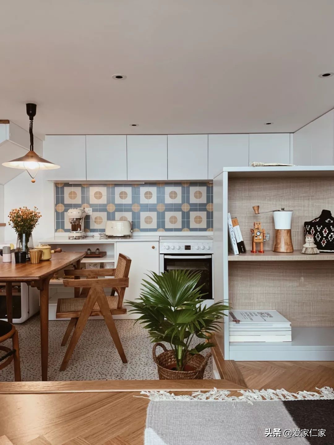 她买下32㎡上海老旧学区房,为女儿打造小桃园,还有超舒适大庭院