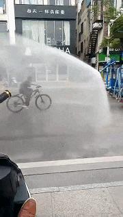 搞笑gif开心一刻,搞笑gif爱情来得太突然了