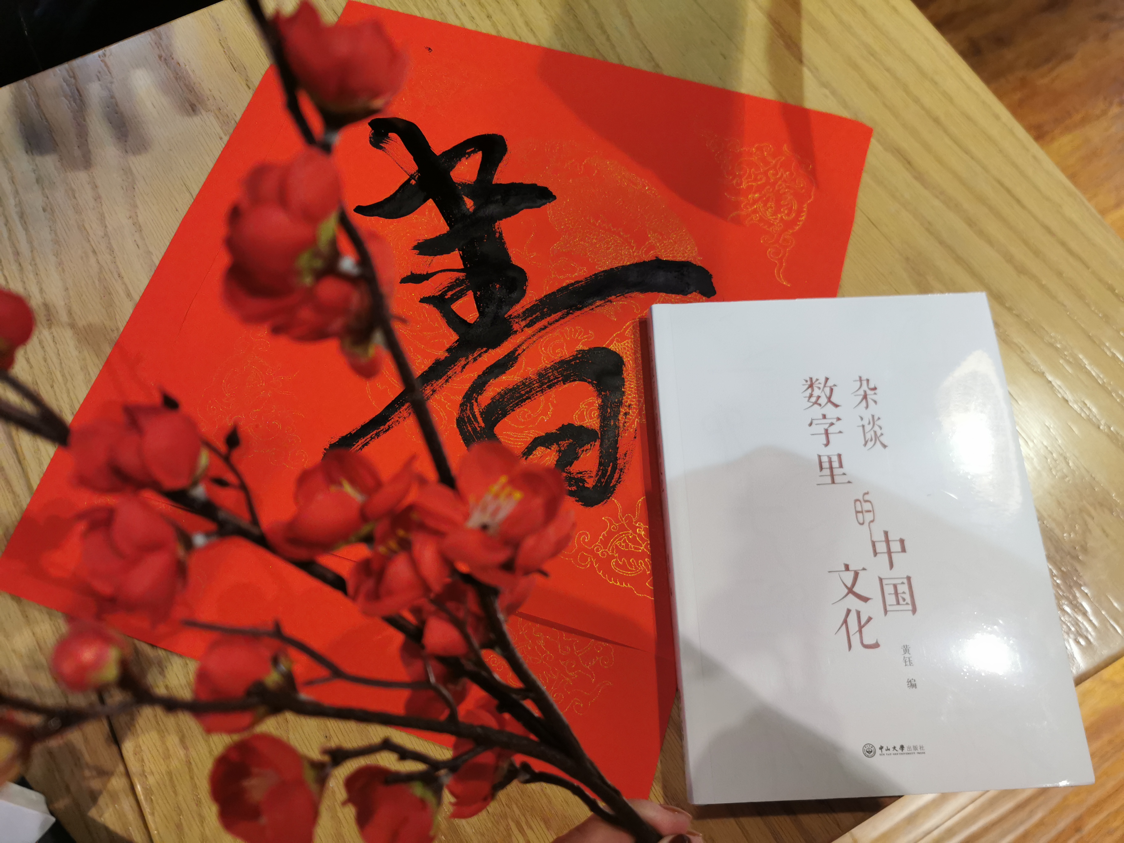 他不但是个作家还是个老师英语,他不仅是个教师还是一个作家英语