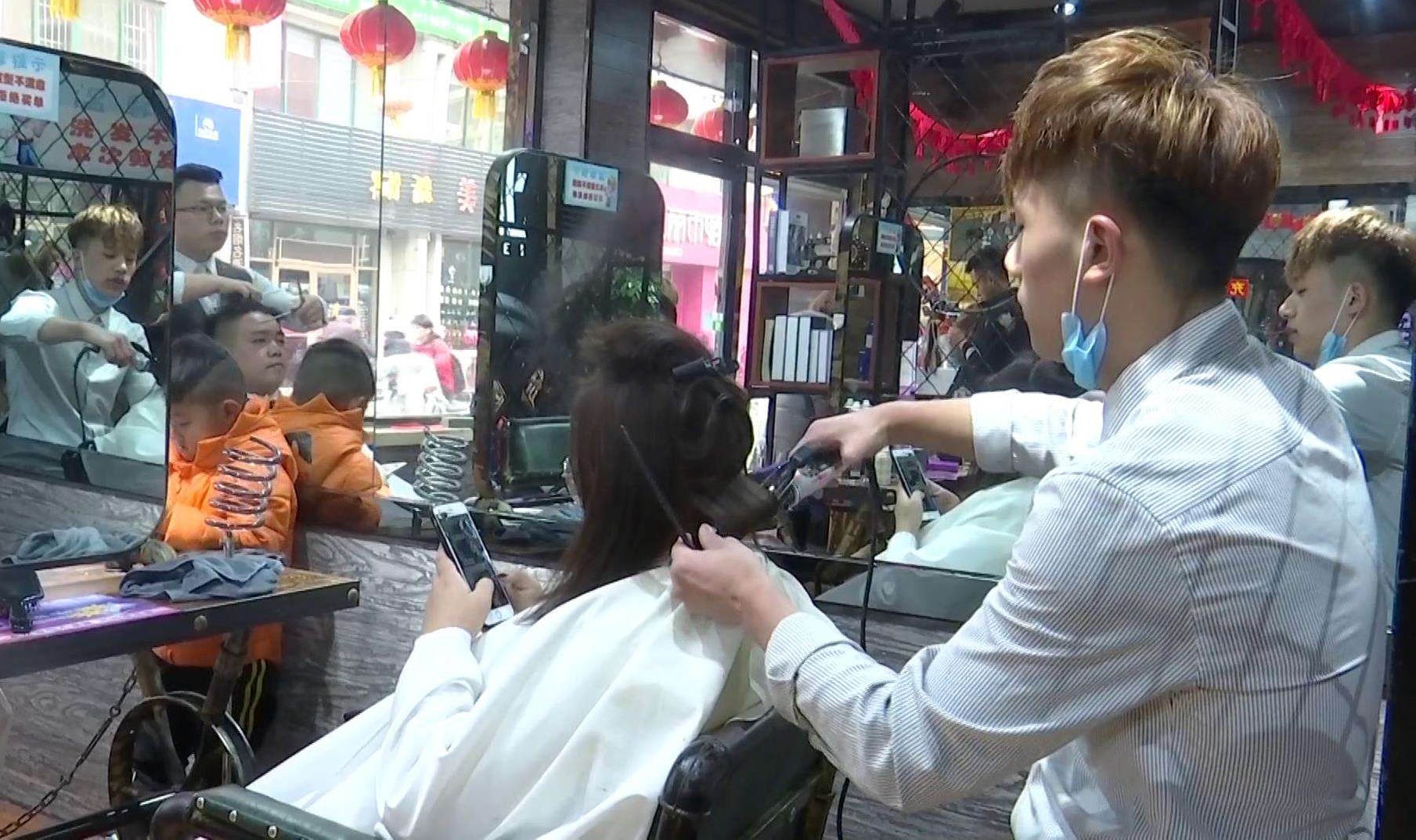 免费理发收入来自哪里的,理发店除去成本一个月能赚多少钱