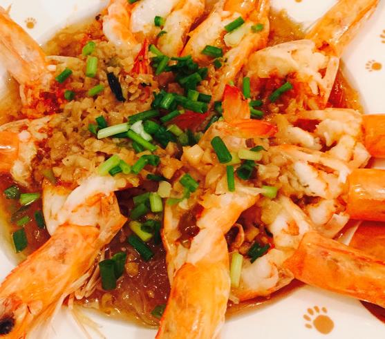 蒜蓉开背虾蒸粉丝的做法家常,彩虹小厨做的蒜蓉粉丝蒸虾