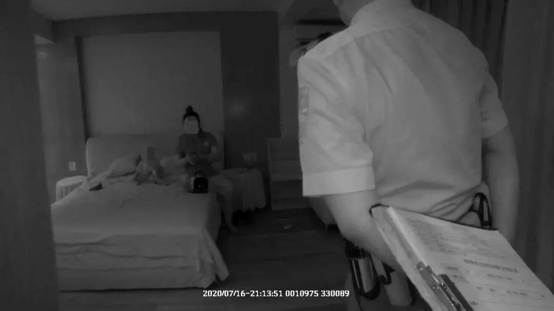 他人擅自进入别人家违法吗,私自闯入他人住宅构成什么罪