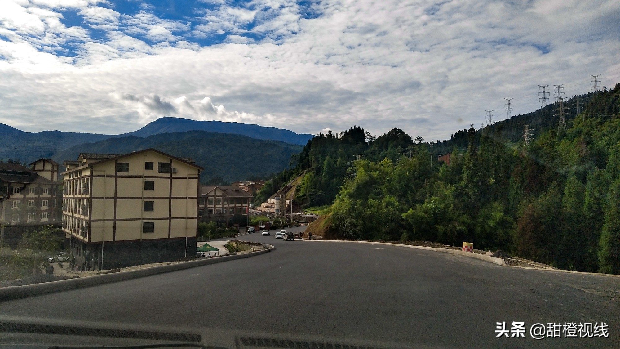 峨眉山七里坪周边旅游攻略,七里坪远看峨眉山金顶