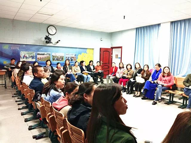 迎春中学初一家长会,迎新年活动家长进课堂