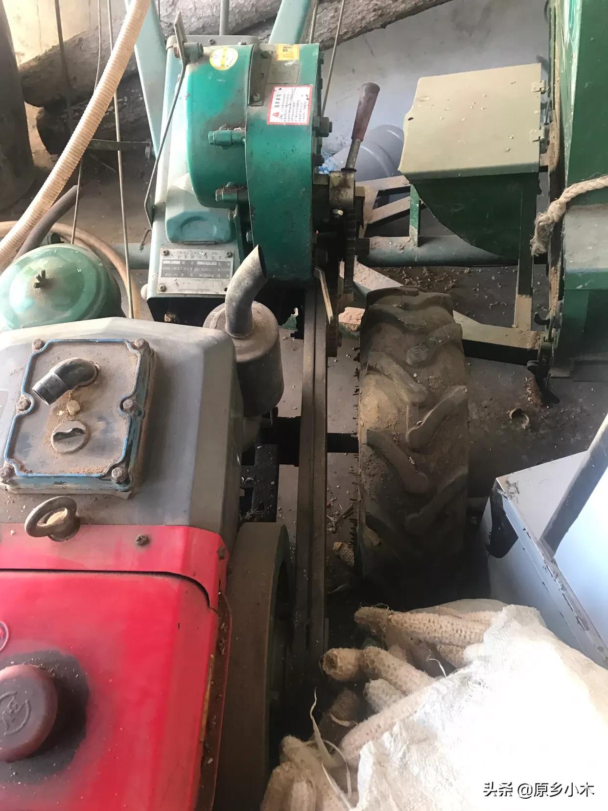 手扶拖拉机免摇启动最简单的方法,农村小伙自制的拖拉机