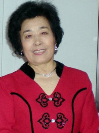 领到第一张居民身份证，女歌唱家成为“中国第一公民”