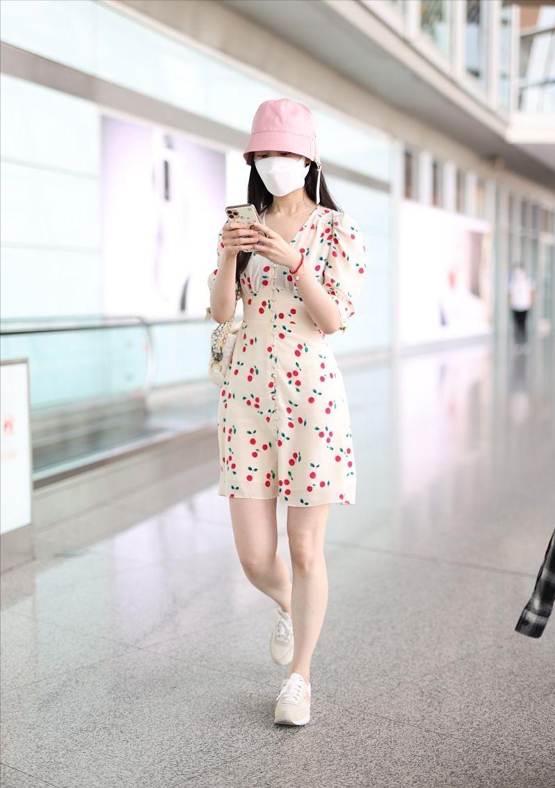 宋轶小雏菊印花裙,宋轶牛仔短裙穿搭