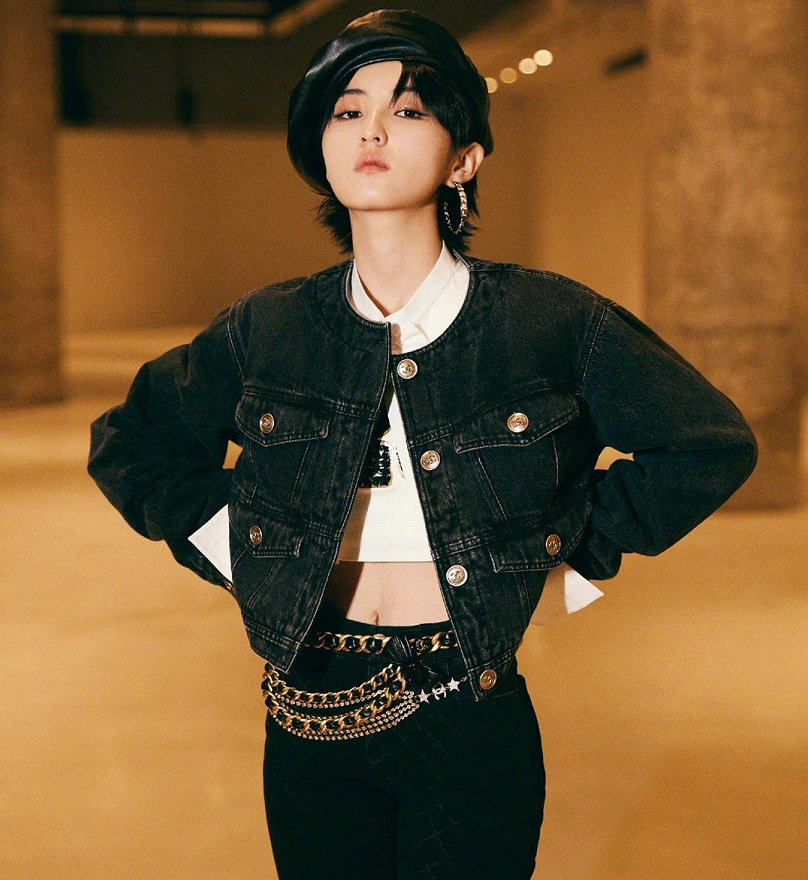 夏日甜酷风万能公式!Lisa张子枫现身示范,普通人也能完美驾驭