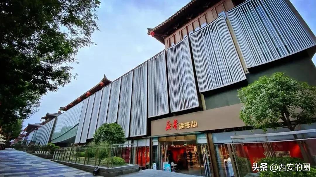 璧拌繘鑹烘湳涔﹀簵,璧拌繎鑹烘湳涔︾睄