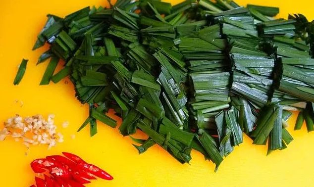 怎样用韭菜炒小虾,韭菜炒干小鱼小虾怎么炒