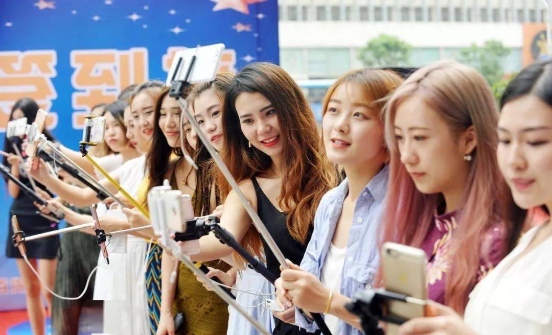 靠山寨手机发家致富,靠山寨机起家的手机