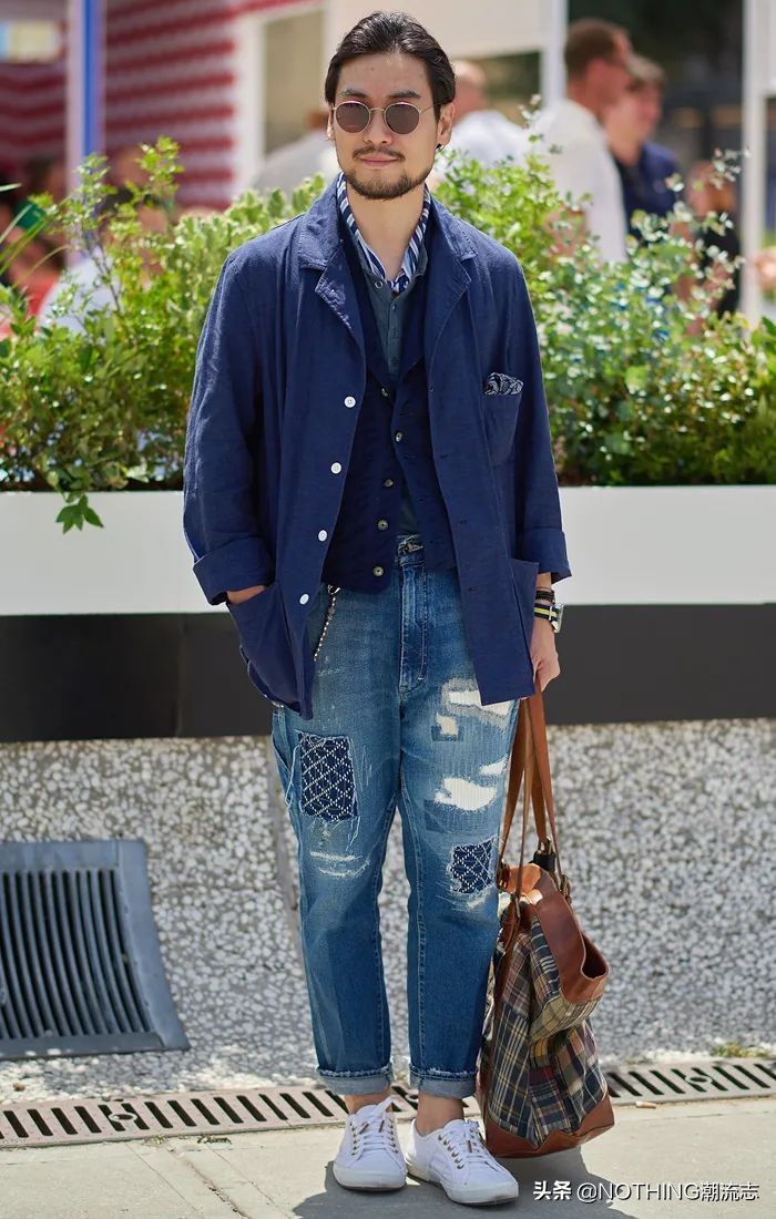 男人穿白色牛仔裤配什么鞋子好看,男士穿呢子大衣牛仔裤配什么鞋子