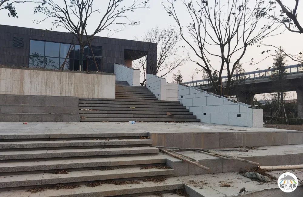 临平体育馆改扩建有篮球场吗,体育公园篮球场施工