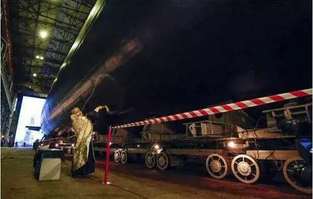 奇葩！5.7米的高粱引村民烧香祭拜，各国军营里迷信有哪些？