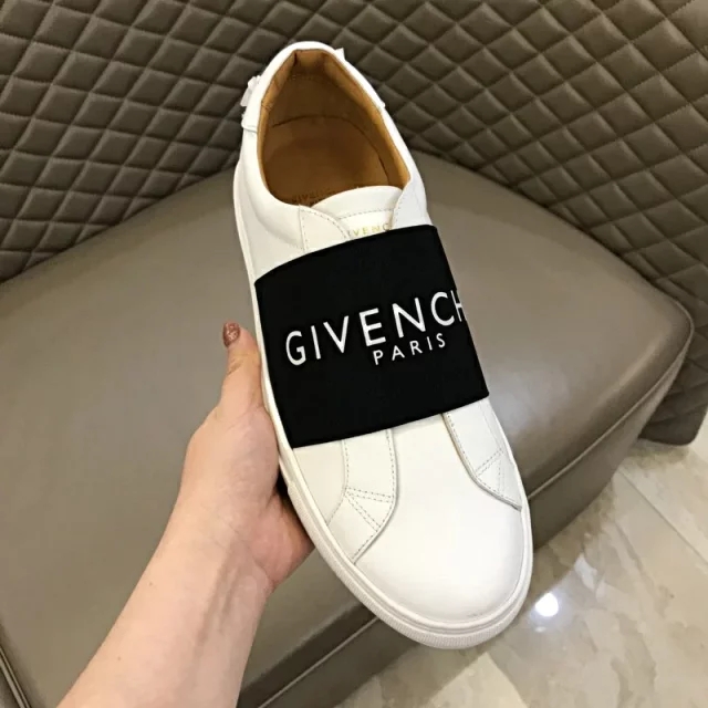 今年的“年货王”，是李易峰，吴亦凡，点赞的纪梵希“小白鞋”