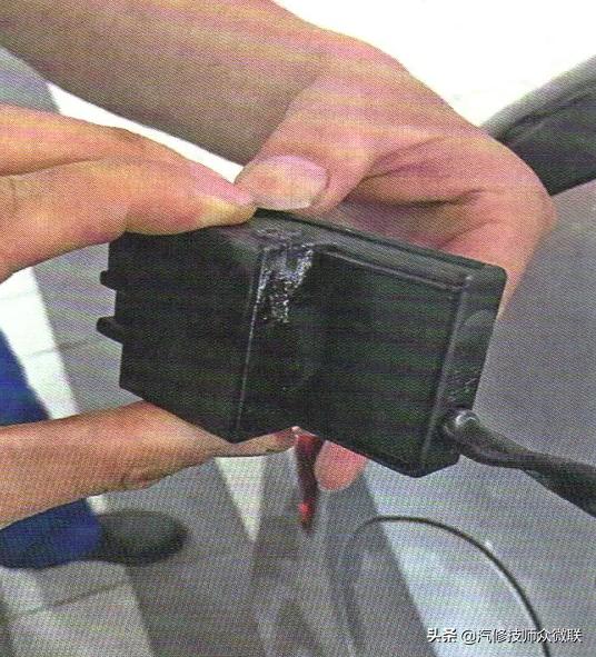 大众高尔夫断电后怎么恢复功能,高尔夫已亏电但能点火要换电瓶吗