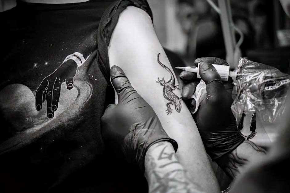 纹身到底是个什么感觉,纹身具体是什么感觉