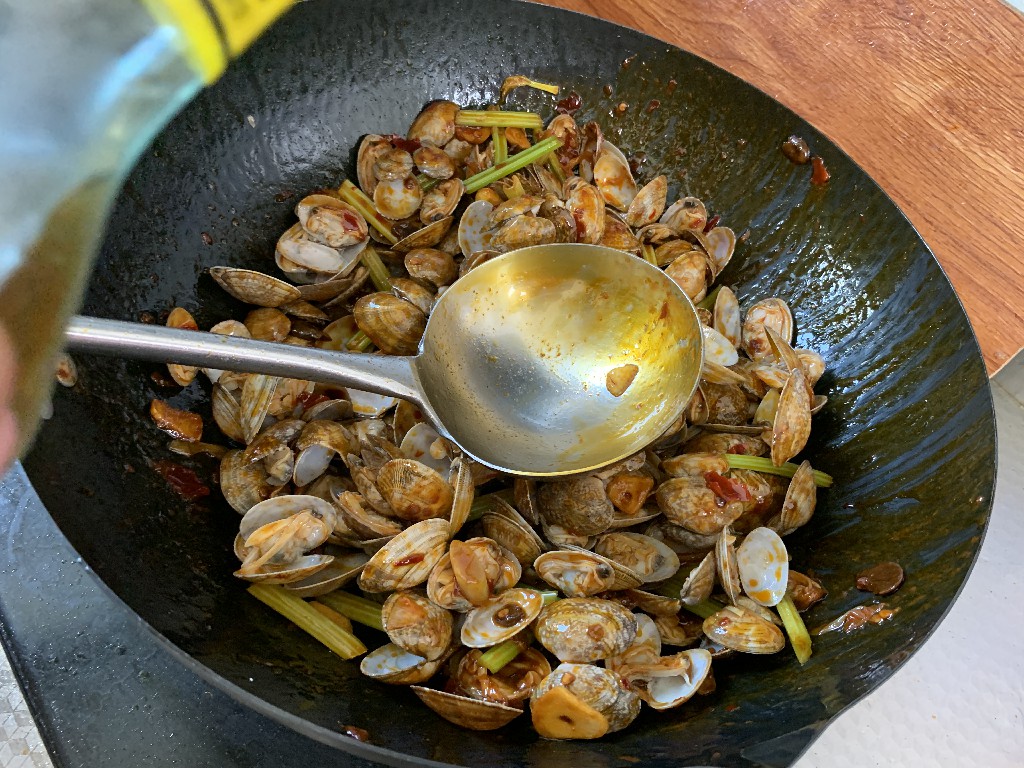 洗花蛤放盐放多了花蛤会死吗,花蛤要怎样洗才不会有沙