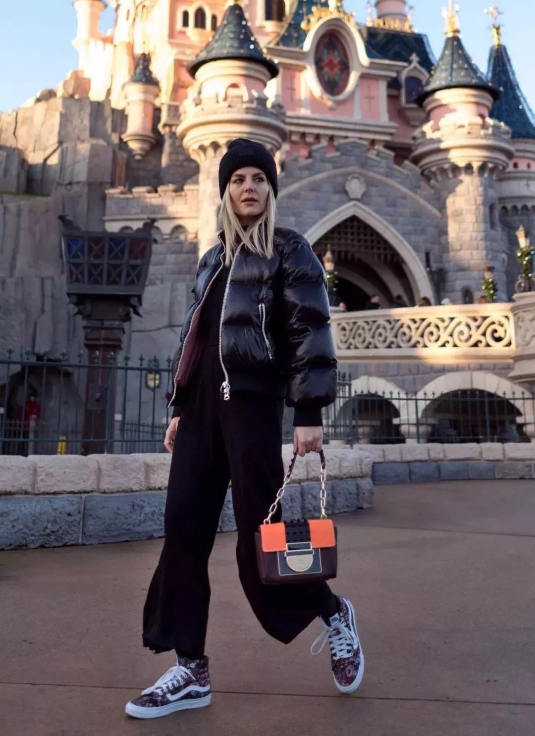 40-50岁洋气羽绒服裤子,冬天流行这样的羽绒服温暖又时髦