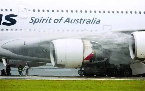 飞机出故障飞机配置降落伞,一架飞机降落伞