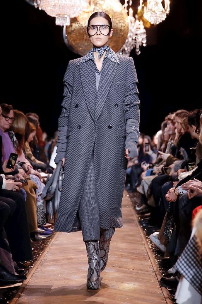 穿衣服是款式重要还是舒服重要,穿衣服如何去选择版型