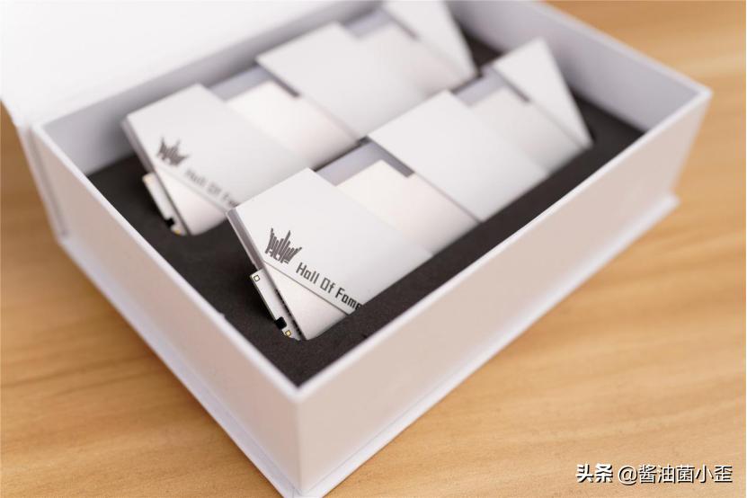 影驰rtx3090金属大师尺寸,影驰20周年纪念版rtx4090显卡开箱