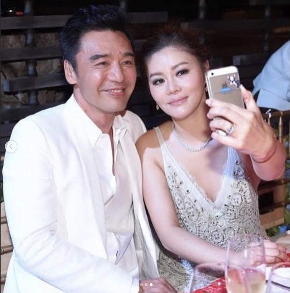 还完2.5亿债务背后，是真“人间富贵花”章小蕙