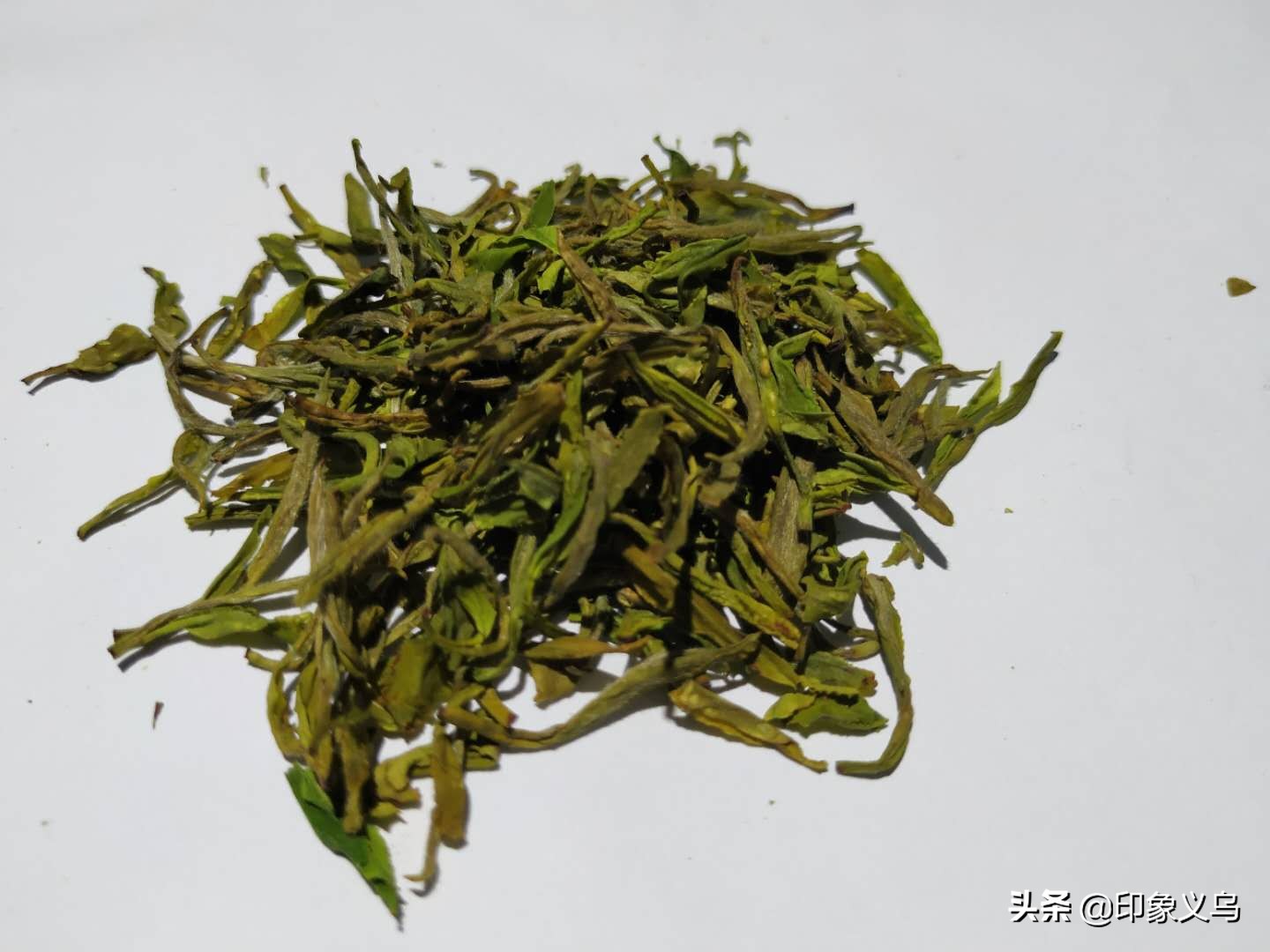 这种茶叶天生黄金色竟然是茶叶中的大熊猫——桐庐黄茶的品鉴