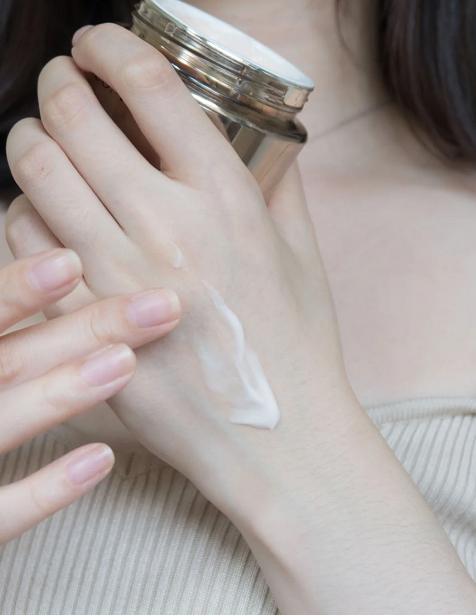 擦护肤品的步骤和顺序,晚上护肤品的正确步骤顺序很重要