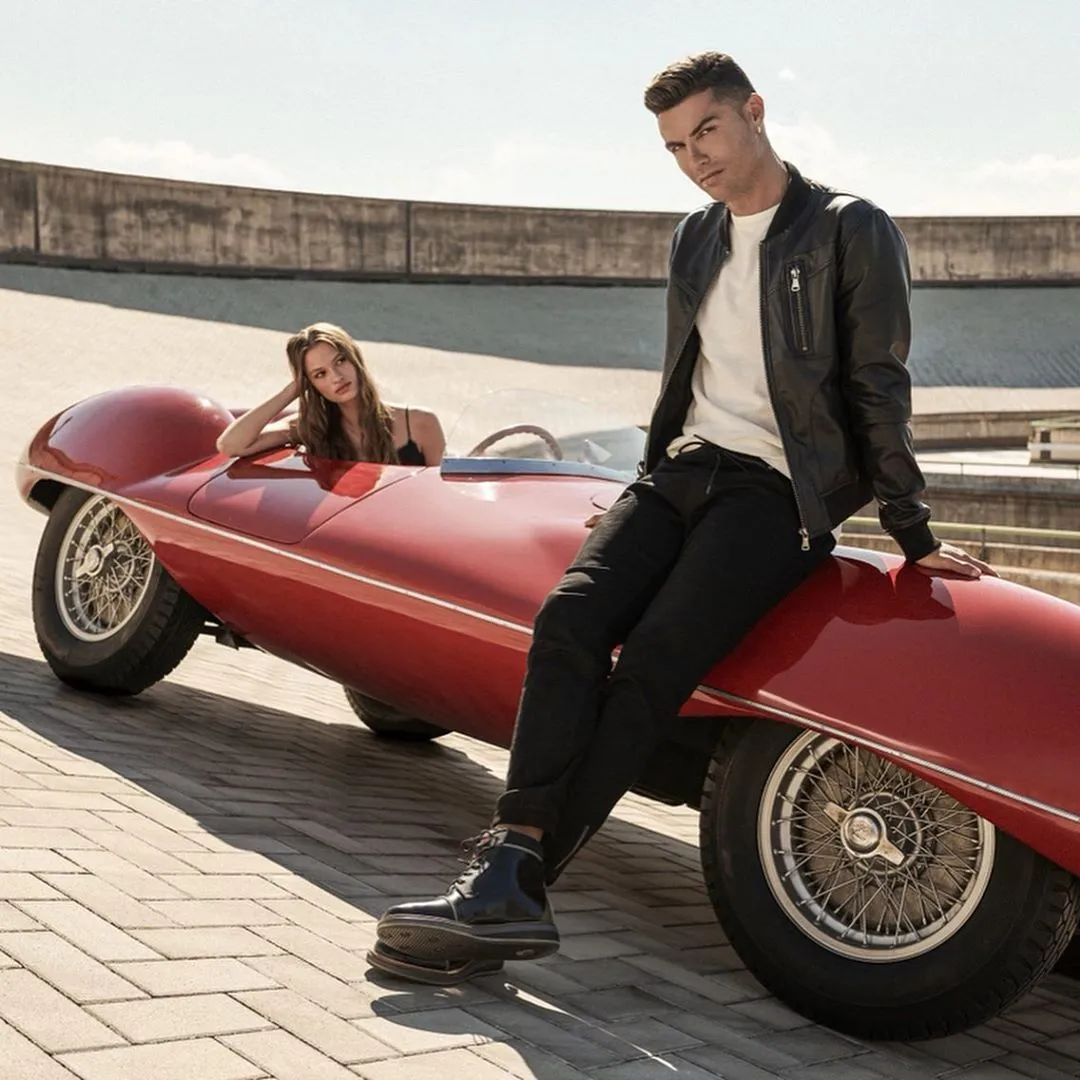 降薪怕极了?发一条推特就能赚回来!揭秘顶级球星的真实收入来源