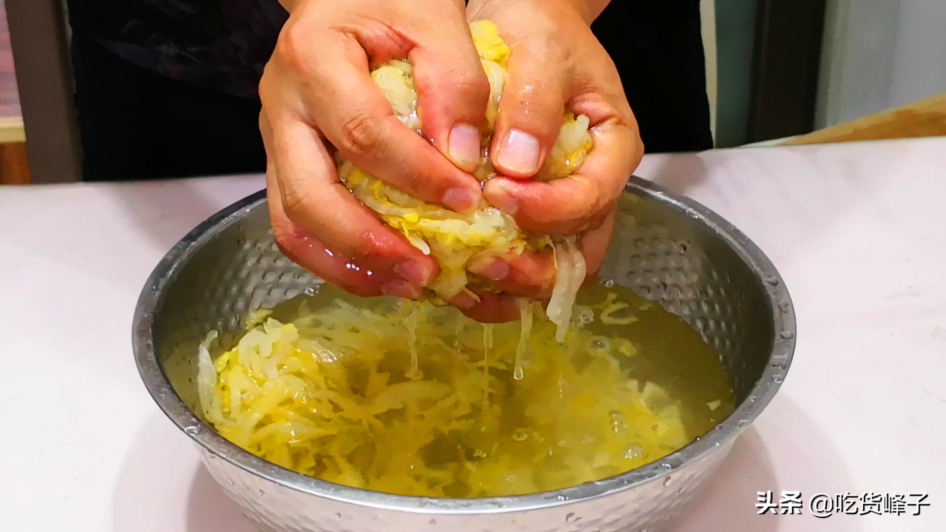 酸菜饺子做法怎么调馅好吃,酸菜馅饺子只放酸菜怎么调