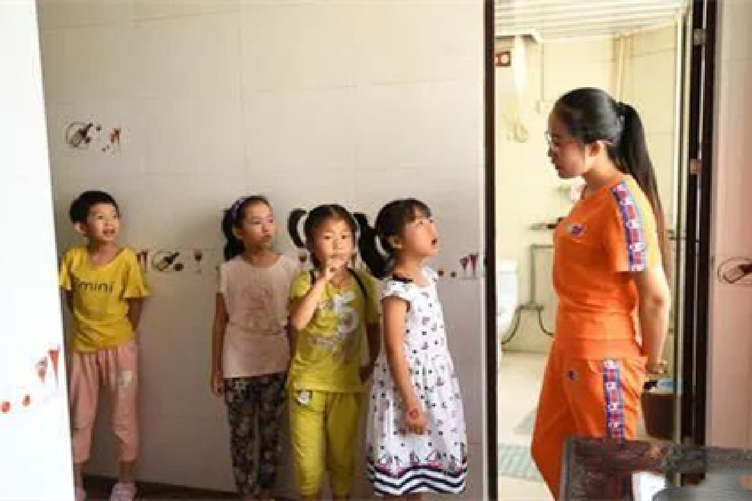 孩子在幼儿园爱憋尿是什么原因,为什么儿童憋尿能力差