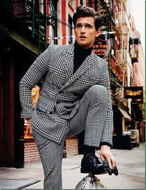 看惯了普通穿搭,字母西装和纯色西装哪个洋气减龄