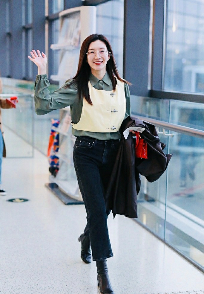 江疏影最新穿搭照,江疏影机场穿搭最新