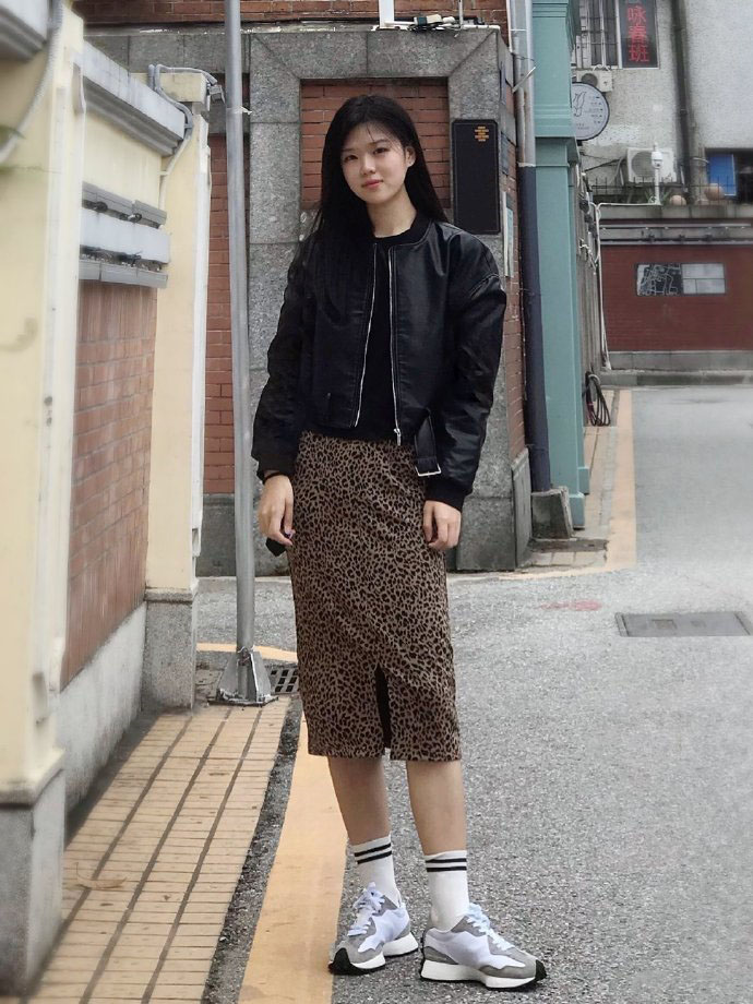 外套叠穿搭配,穿老气的外套怎么显年轻