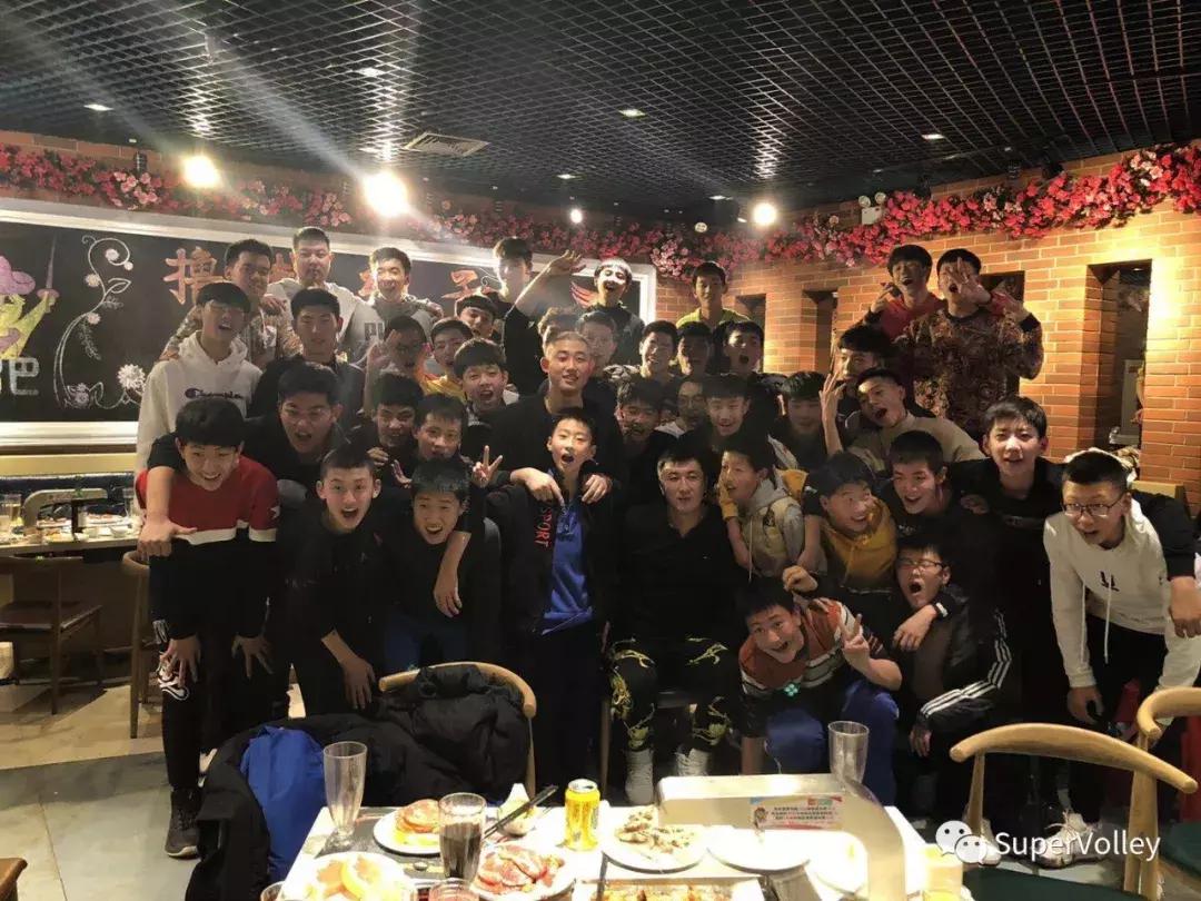 只要排球没落地就不放弃,希望在排球的道路上越走越远