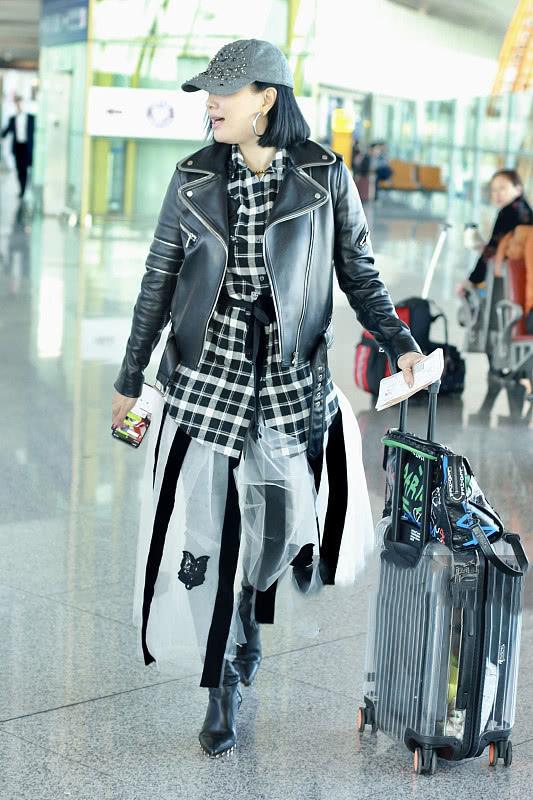 钟丽缇皮衣搭配 (钟丽缇紧身皮裤穿搭)