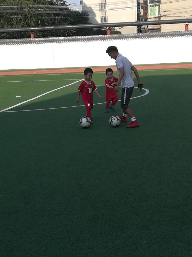 别躲了，我们都是杀死中国足球的凶手。