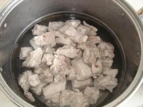 炖排骨有人先焯水有人直接炖,炖排骨先焯水还是直接炖