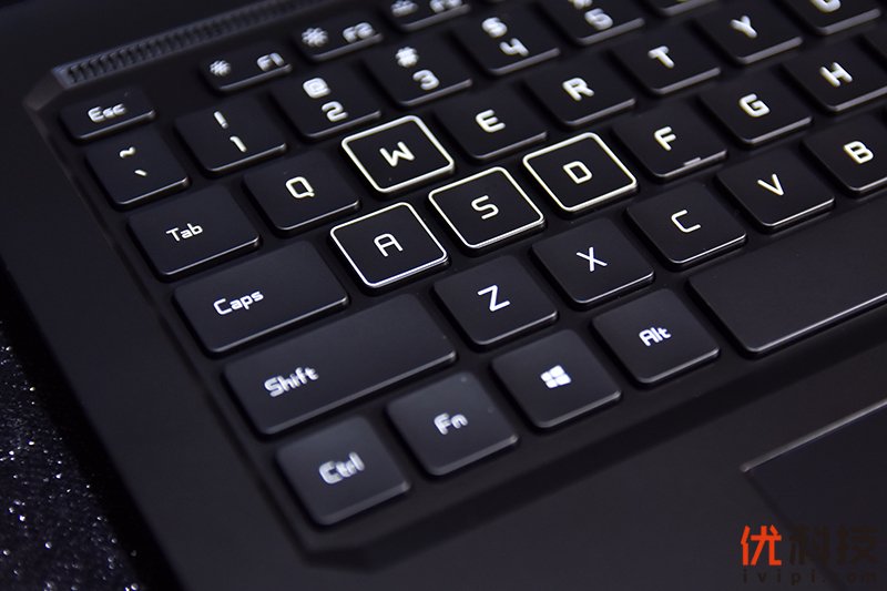 荣耀猎人v700风谷式散热,荣耀猎人游戏本v700i5款测评